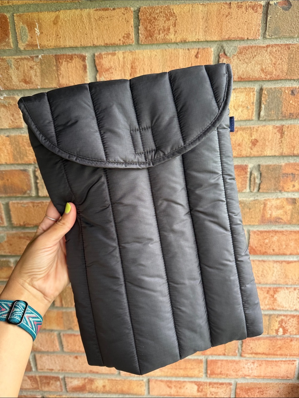 BAGGU Black Quilted Puffy Laptop Sleeve 16" Tablet Laptop Sleeve